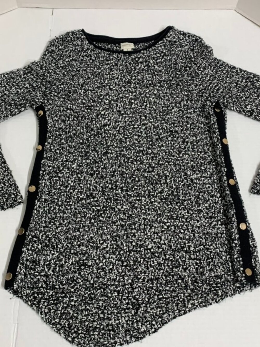 Chicos Zenergy womens size 1 small black white tweed knit pullover top shirt